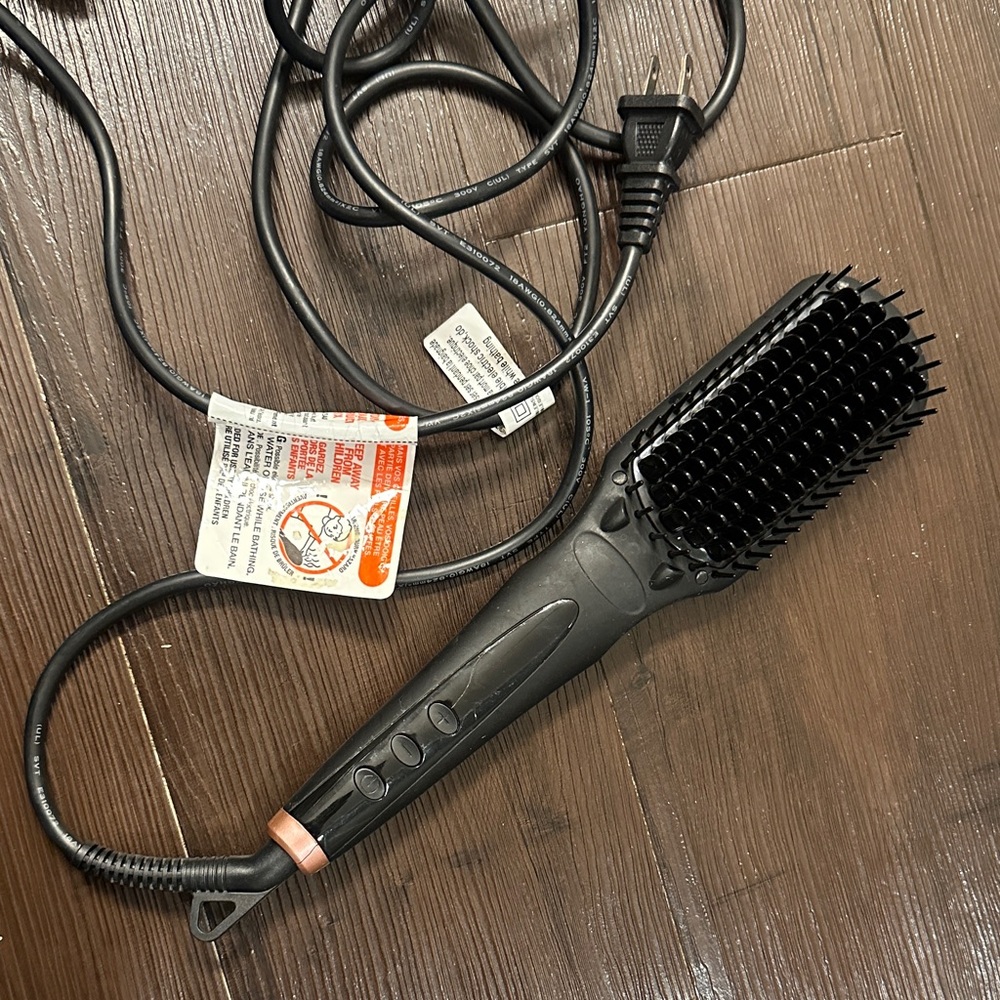 Amika Thermal Straightening Brush